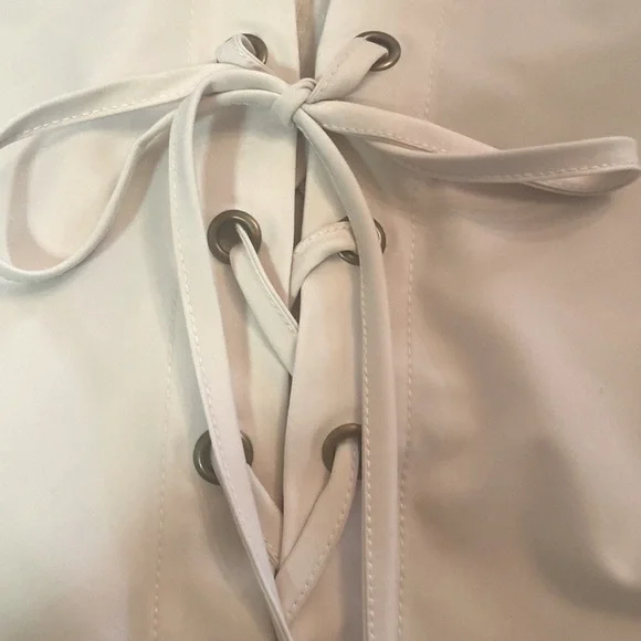 L T D Lace Up Front Slight Puff Short Sleeves Mini Dress. Cream (Stone)  Sz 8 - Picture 5 of 11